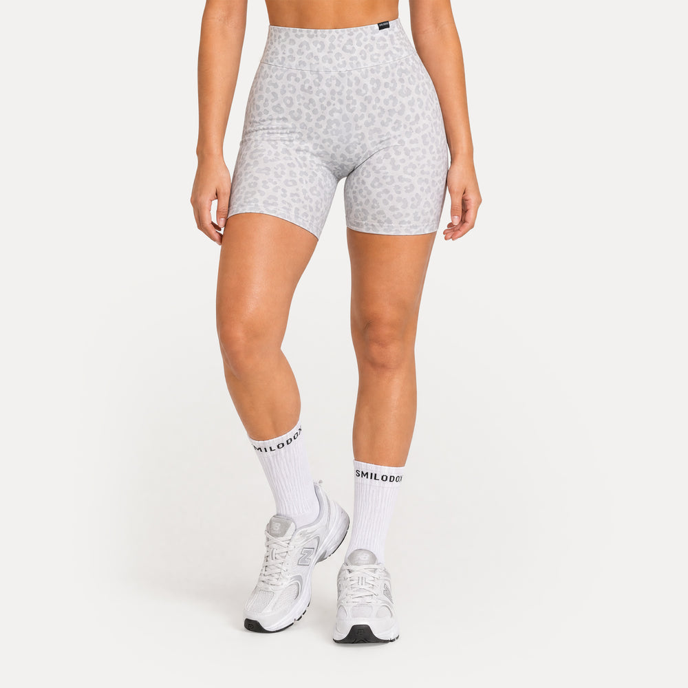 LEO Shorts Velvara