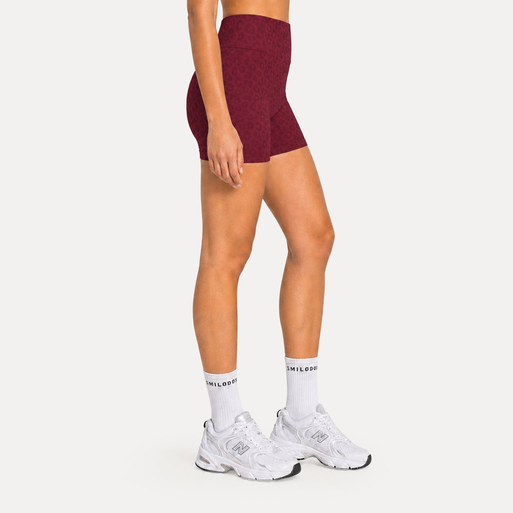 LEO Shorts Velvara